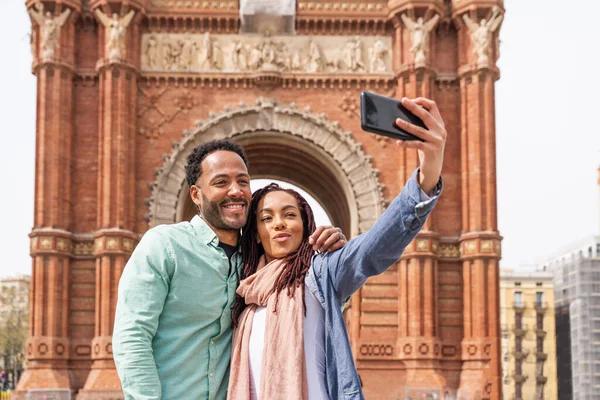 Bella Coppia Felice Ispanico Latino Amanti Incontri All Aperto Turisti — Foto Stock