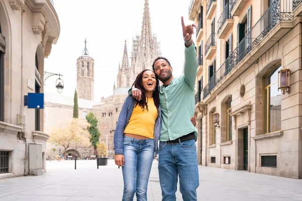 Schöne Glückliche Hispanische Latino Liebespaare Die Sich Freien Treffen Touristen — Stockfoto