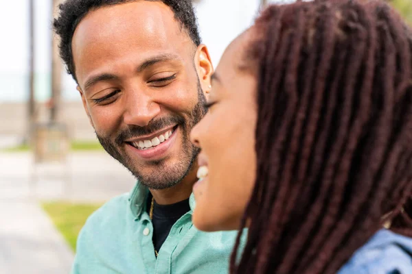 Belo Casal Latino Hispânico Feliz Amantes Namoro Livre Turistas Divertindo — Fotografia de Stock