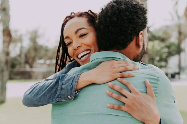 Hermosa Pareja Hispana Feliz Latino Amantes Citas Aire Libre Los — Foto de Stock