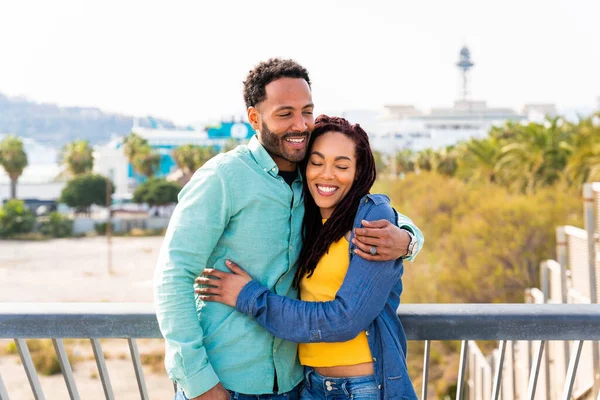 Casal Latino Hispânico Feliz Bonita Amantes Namoro Livre Turistas Barcelona — Fotografia de Stock