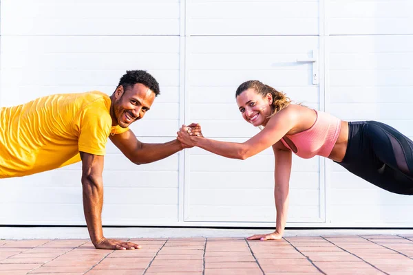 Interracial Sportive Couple Training Outdoors Multiracial Couple Wearing Sportswear Doing — Stock Photo, Image