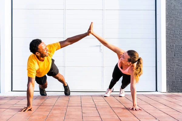 Interracial Sportive Couple Training Outdoors Multiracial Couple Wearing Sportswear Doing — Stock Photo, Image