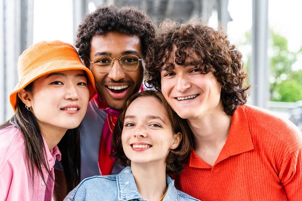 Group Young Happy Friends Visiting Paris Eiffel Tower Trocadero Area — Stock Photo, Image