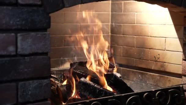 A fire burns in a fireplace. Home comfort. Family concept. 4K in slow motion. Warm — Stock Video