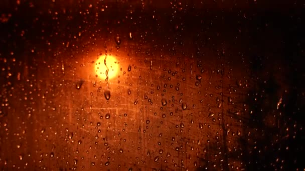 Rain Drops Falling down on black background, 4K Υψηλής ποιότητας υλικό από το Rain on Window Sky Drops, Close up Slow Rain, Rainy το βράδυ, Heavy Rainfall. Βρέχει τη νύχτα. — Αρχείο Βίντεο