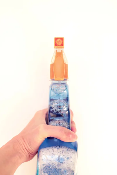 el ile cam temizleyici