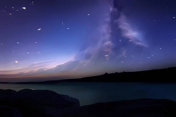 Gecenin ilerleyen saatlerinde yıldızlı gökyüzü