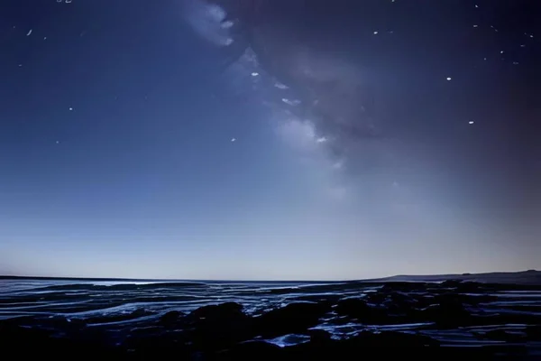 Yıldızlı gökyüzü ve Samanyolu geceleri