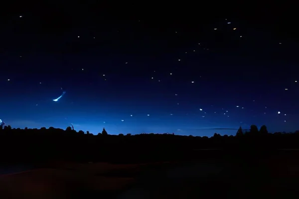 Geceleri yıldızlı gökyüzü