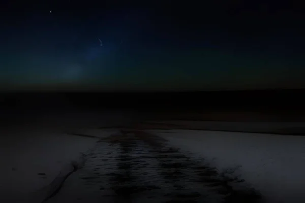 Gece gökyüzü ve alan