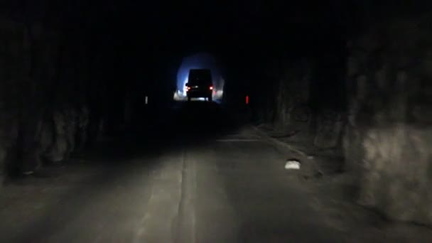 Естественный туннель — стоковое видео