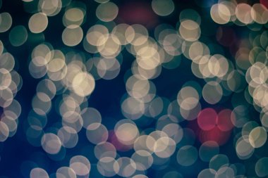 Soyut bulanık Bokeh o gece renkli ışıkta dağıldı. Sevgililer Günü 'ne, Noel' e ya da parti kutlamalarına alışmak için..