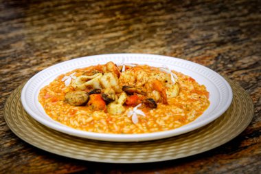 Lezzetli Asya yemeklerinin yakın görüntüsü