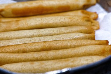 Bir yığın lezzetli ev yapımı kurabiyeyi kapat.