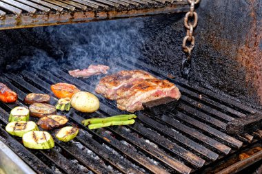 Izgarada et ve sebze.