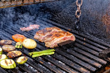 Izgarada et ve sebze.