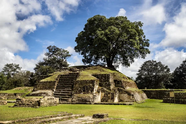 Iximche ruins — Stock Photo, Image