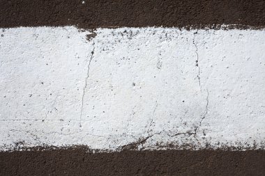 Şerit kaldırım üzerinde beyaz boya