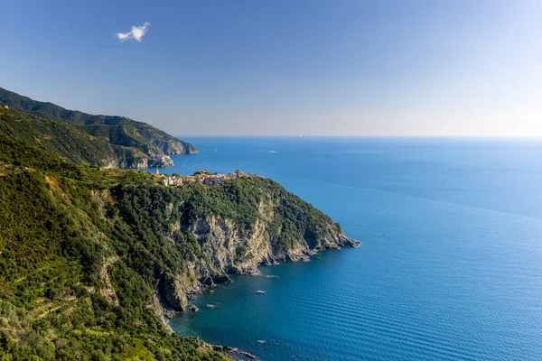 Приближение Деревне Корнилья Cinque Terre Италии Летний День — стоковое фото