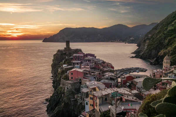 Colorido Atardecer Pueblo Vernazza Cinque Terre Italia — Foto de Stock