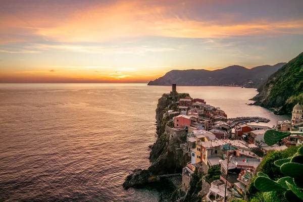 Красочный Закат Деревне Вернацца Cinque Terre Италии — стоковое фото