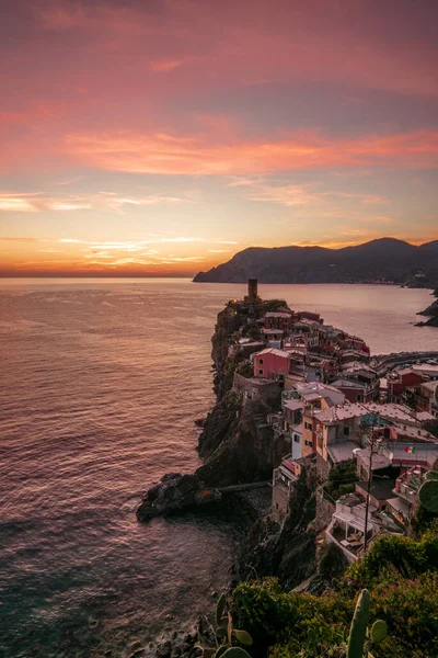 Kleurrijke Zonsondergang Het Dorp Vernazza Cinque Terre Italië — Stockfoto