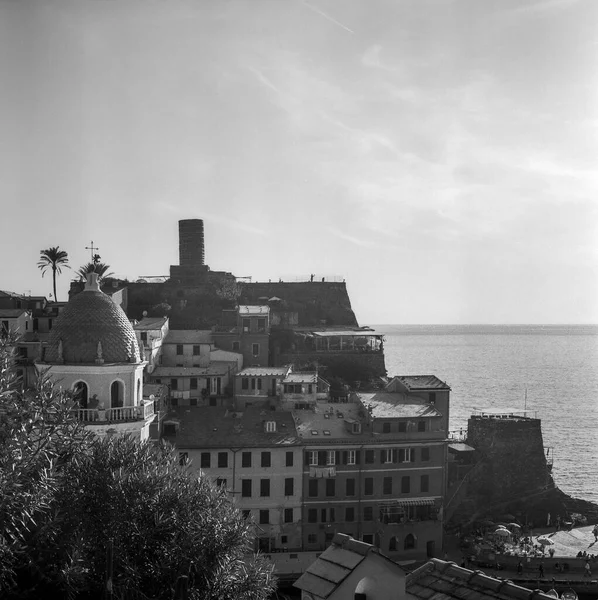 Hamnen Byn Vernazza Cinque Terre Italien Skjuten Med Analog Svartvit — Stockfoto