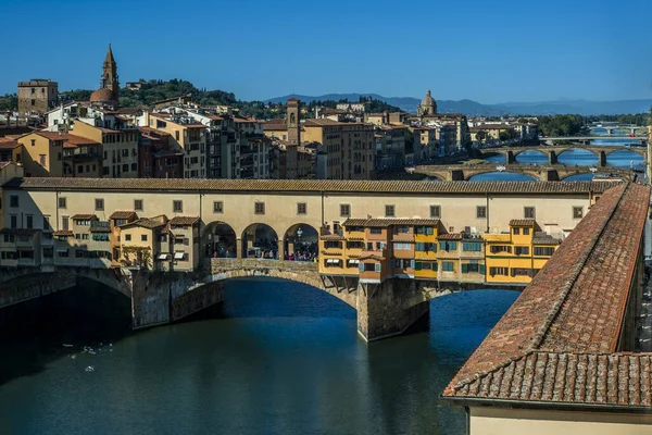 Uma Vista Ponte Vecchio Florença Durante Dia Ensolarado Outono — Fotografia de Stock