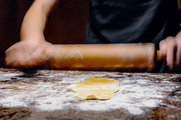 Making Tagliatelle Pasta Hand Italy — стокове фото