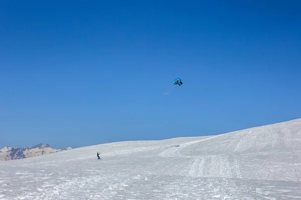 Neve Kiting Nos Alpes Perto Lenzerheide Durante Dia Ensolarado Inverno — Fotografia de Stock