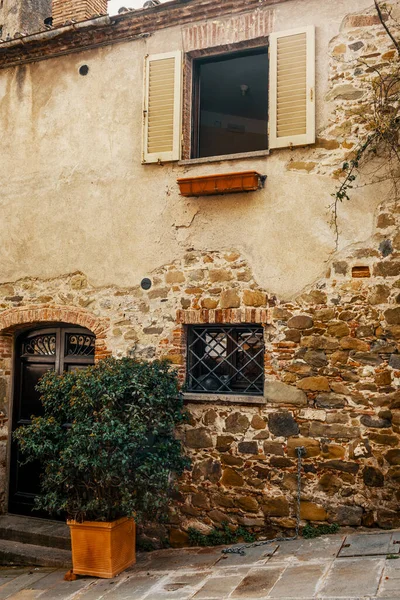 Úzké Středověké Pruhy Castiglione Della Pescaia Staré Vesnice Toskánském Pobřeží — Stock fotografie