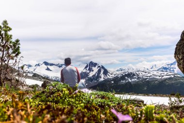 Kanada 'daki Whistler yakınlarındaki Derebeyi Buzulu' na gidin.