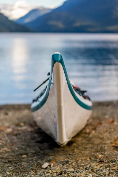 Kayaks Shores Buttle Lake Strathcona Provincial Park Vancouver Island — Stock Photo, Image