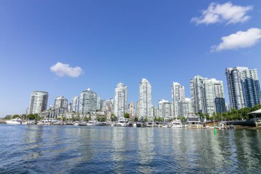 Sıcak bir yaz gününde Vancouver, Kanada 'nın silüeti