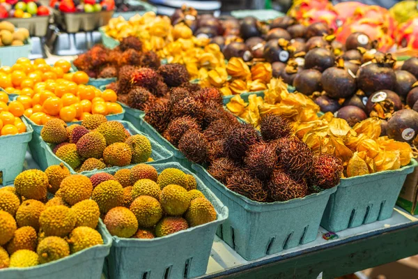 Frutas Exóticas Lichia Mangostão Rambutão Mercado Dos Agricultores Vancouver — Fotografia de Stock