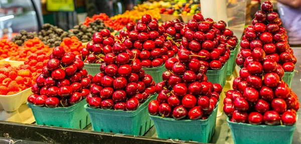 Красные Вишни Ягоды Ванкуверском Рынке — стоковое фото
