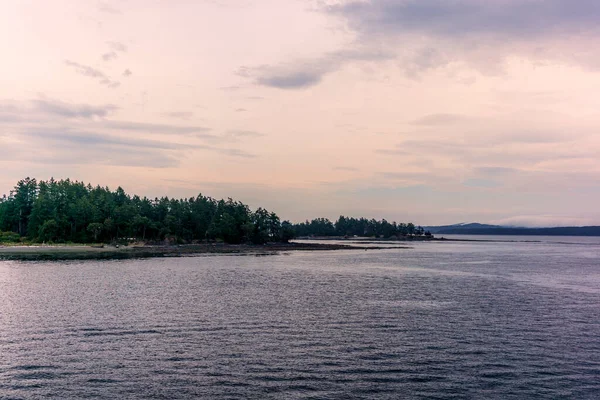 Uma Pequena Ilha Rochosa Frente Nanaimo Estreito Geórgia — Fotografia de Stock