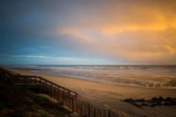 Pôr do sol na costa Imagem De Stock