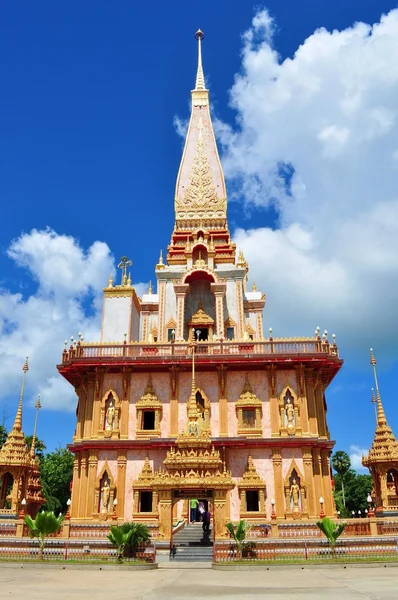 Buddhistisk pagode i et tempel nordøst for Thailand – stockfoto