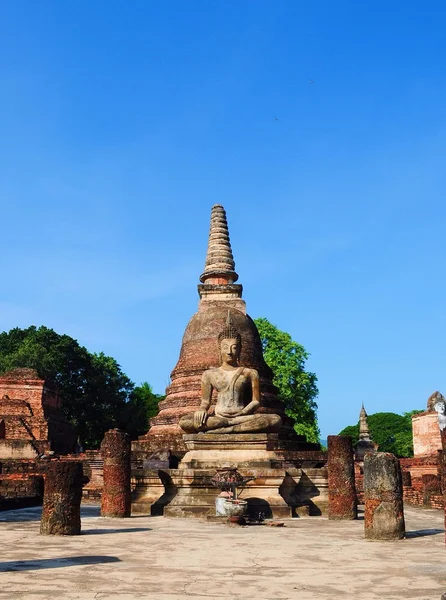 Zřícenina Pagoda v historickém parku Sukhothai, Thajsko — Stock fotografie