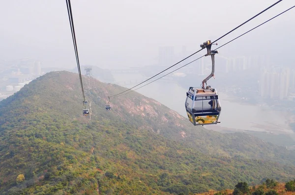 Cable car over the valley in Hong Kong — Stock Photo, Image