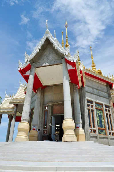 Et buddhistisk tempel i Thailand – stockfoto