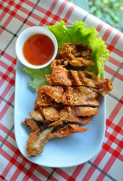 Pollo frito estilo tailandés con arroz pegajoso —  Fotos de Stock