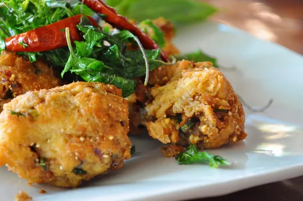 Thai style fried spicy minched pork - Lab moo tod — Stock Photo, Image