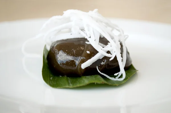 Thailändisches Dessert - schwarzer Kokosnusspudding Stockbild