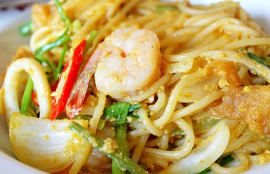 Deniz ürünleri makarna