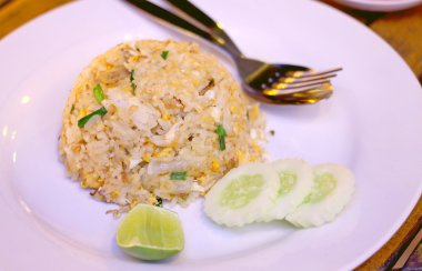 Kızarmış pirinç.