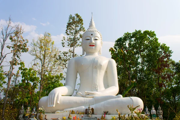 Beyaz görüntü Buda heykeli — Stok fotoğraf