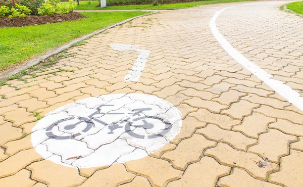 Знак для езды на велосипеде и ходьбы — стоковое фото